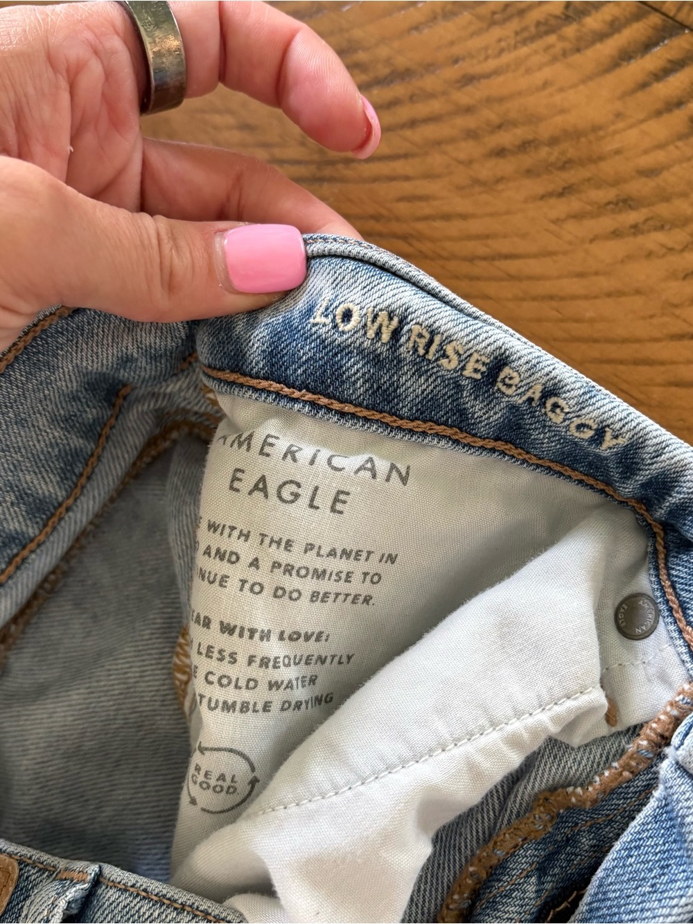 American Eagle Jeans Blue Denim Low Rise Baggy Distressed Size 6R Light Wash - Picture 6 of 8